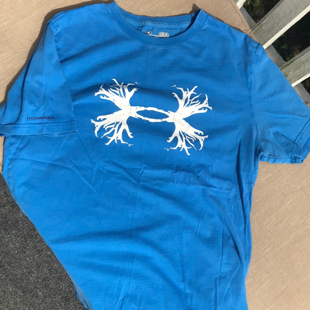 Under amour blue T-shirt “charged”
